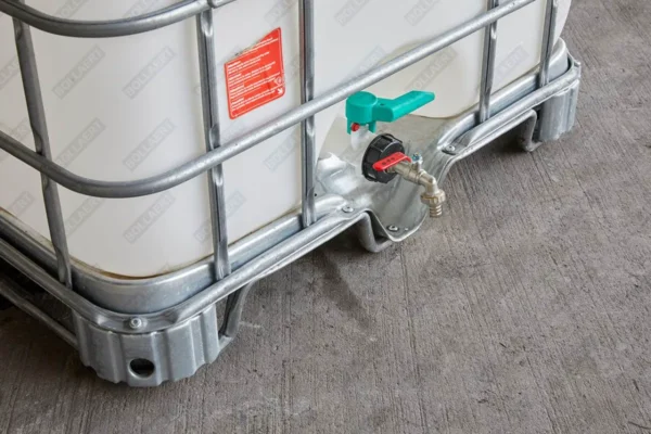 ibc-container-wit-1000L-gereinigd-pallet-metaal-detail-aftap-met-adapter-en-dienstkraan.webp